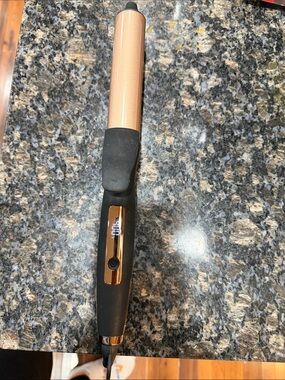 Kristin Ess brand🖤Rose Gold Curling Wand with Black Handle